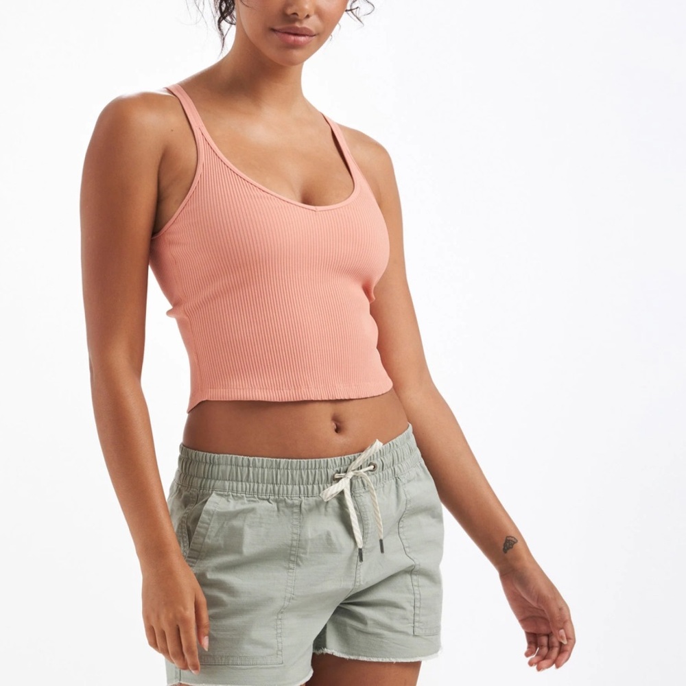 Vuori Rib Crop Tank in color light cinnamon size XS